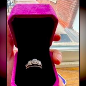 Stunning Helzberg 3-Stone Diamond Engagement/Wedding Ring – White Gold